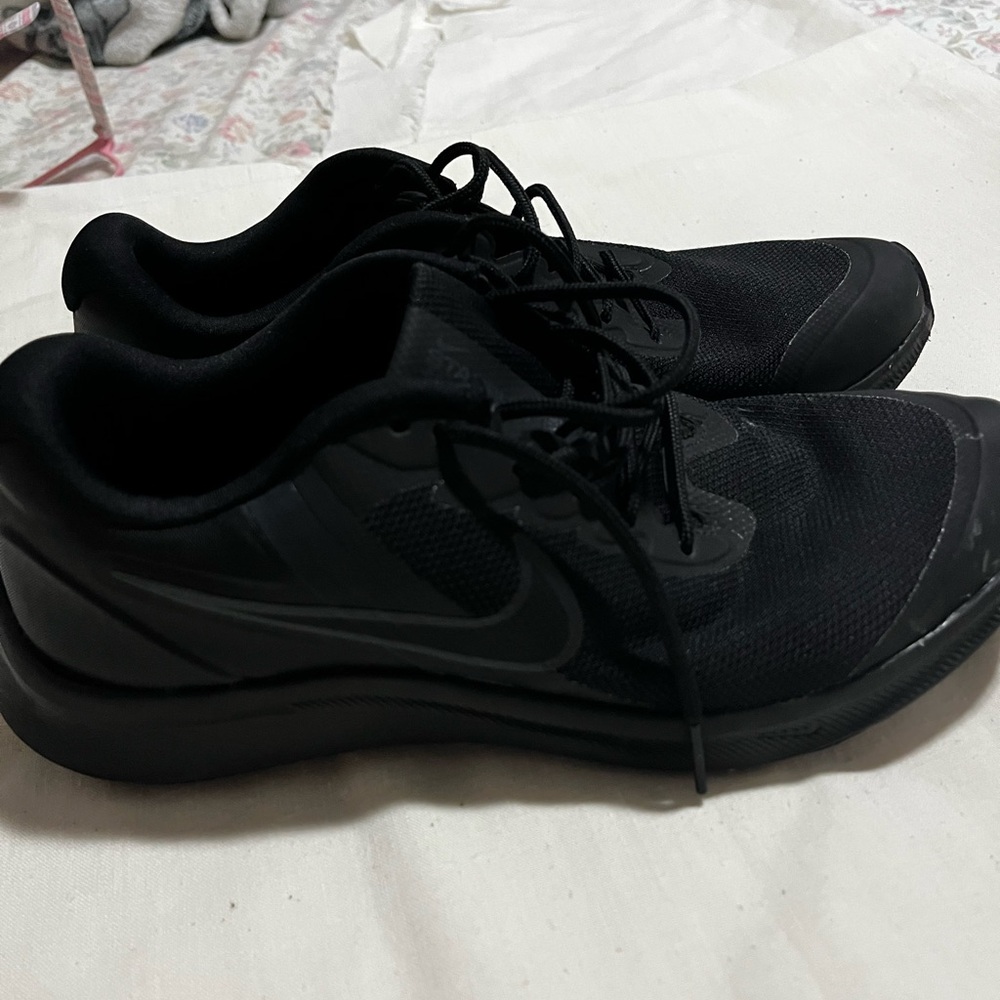 Nike Black Athletic Shoes Lightweight Mesh Design